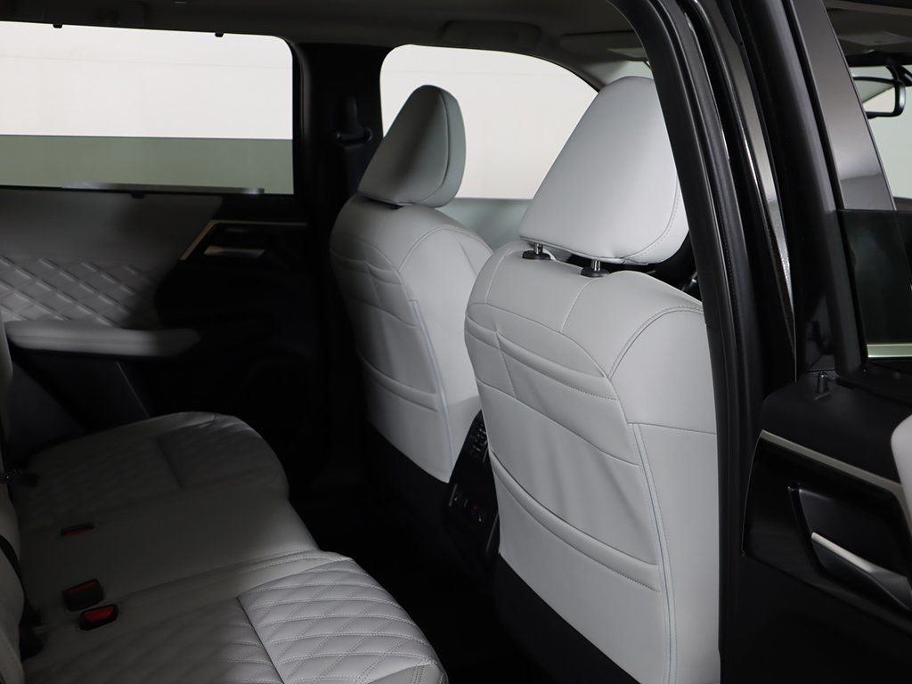 2025 Mitsubishi Outlander Plug-in Hybrid Platinum Edition - Photo 34