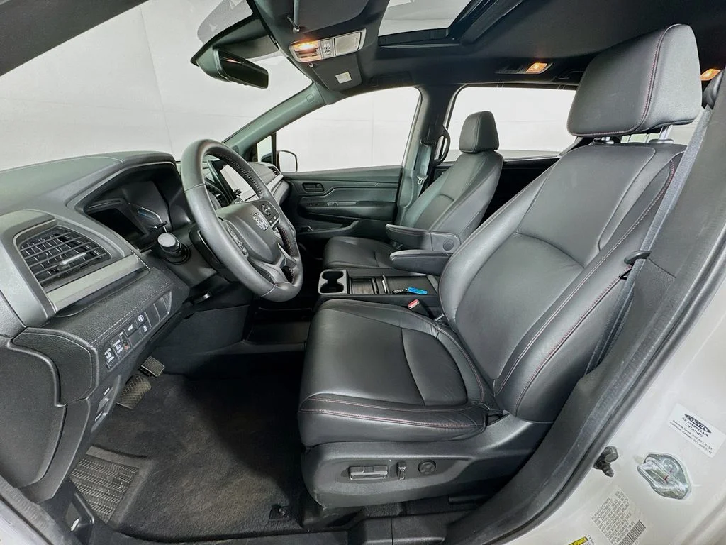 Used 2024  Honda Sport image 12