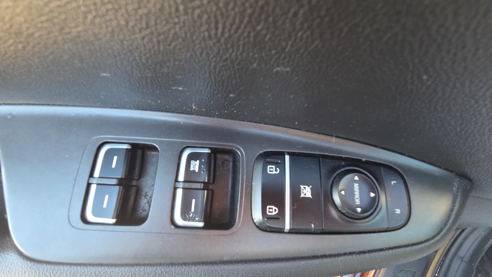 Used 2018 Purple Kia LX image 25