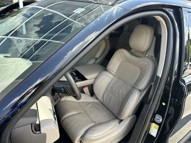 Used 2023 Black Lincoln Reserve image 12