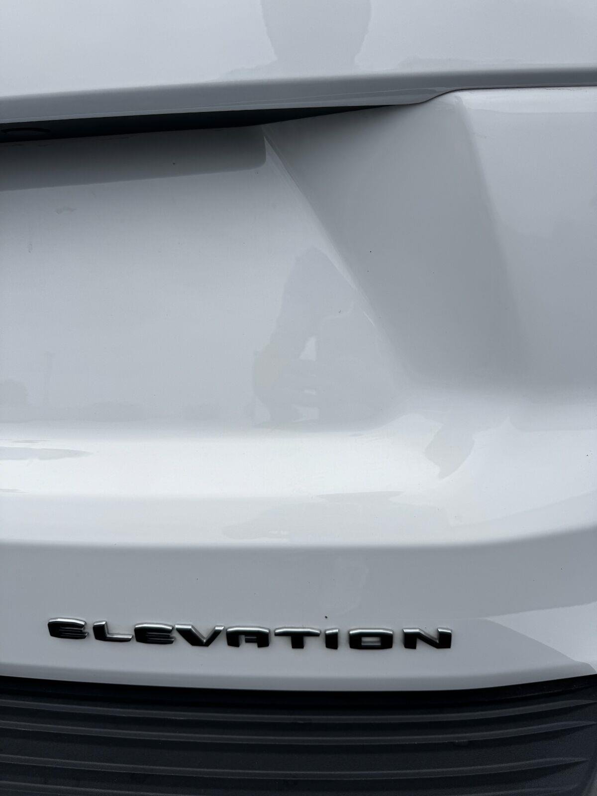 Used 2025 Summit White GMC Elevation image 18