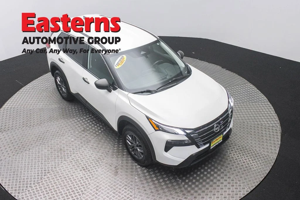Used 2024 White Nissan S image 3
