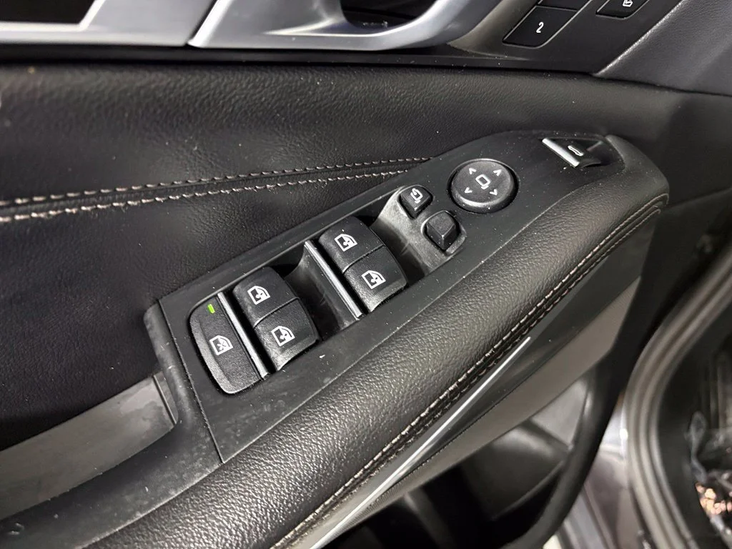 Used 2020 Gray BMW sDrive40i image 18