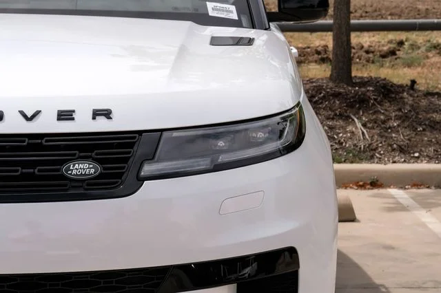 Used 2024  Land Rover Dynamic SE image 61