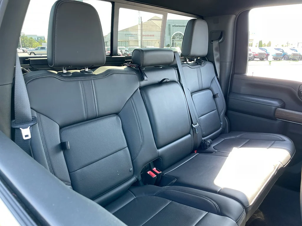 Used 2022 Black Chevrolet High Country image 28