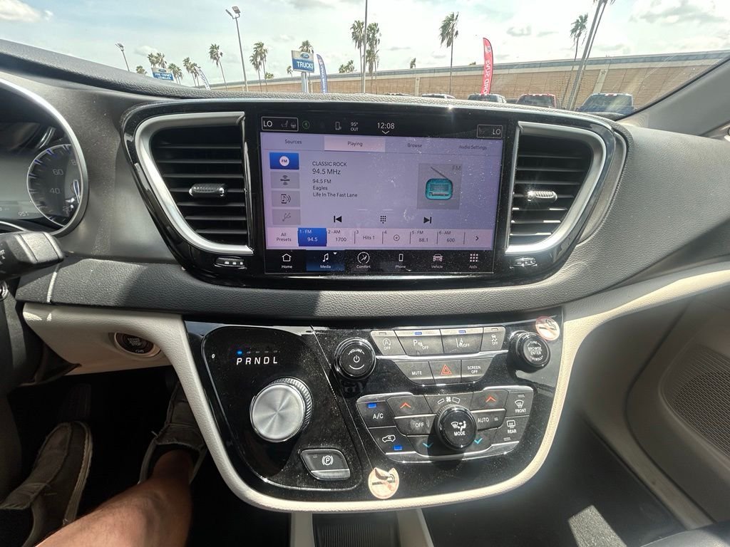 Used 2024 Silver Chrysler Touring L image 13