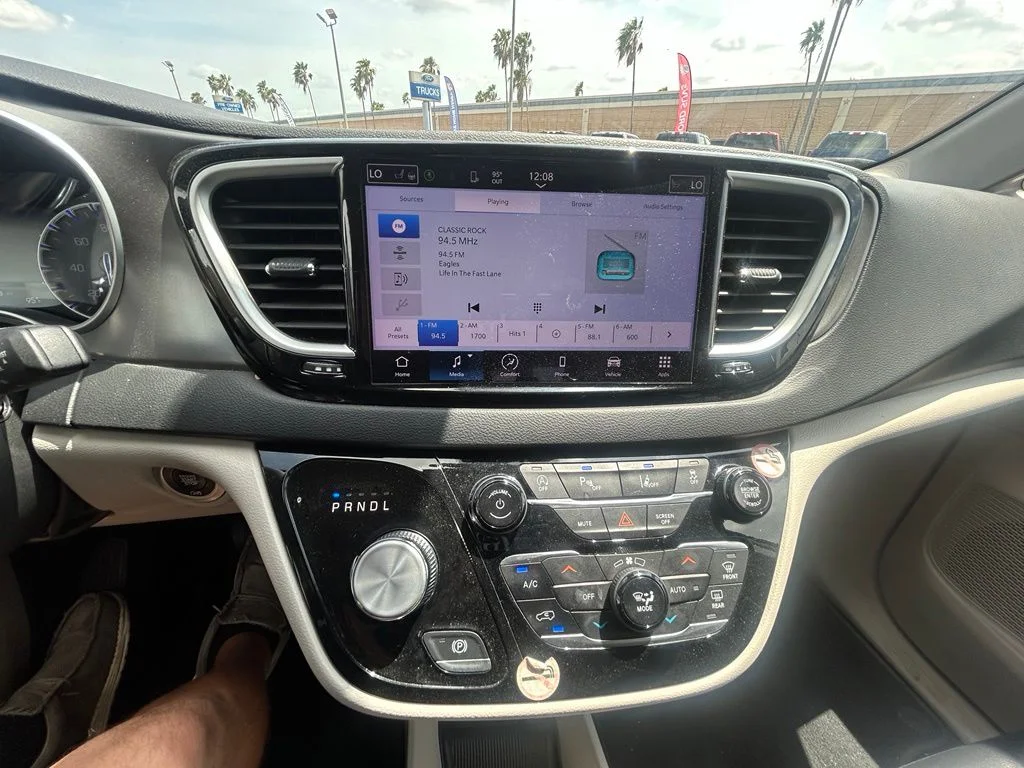 Used 2024 Silver Chrysler Touring L image 13