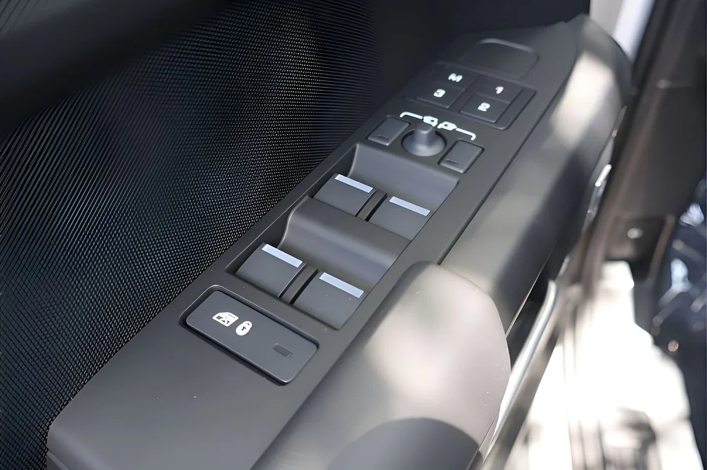 New 2026 Borasco Grey Land Rover X-Dynamic SE image 10