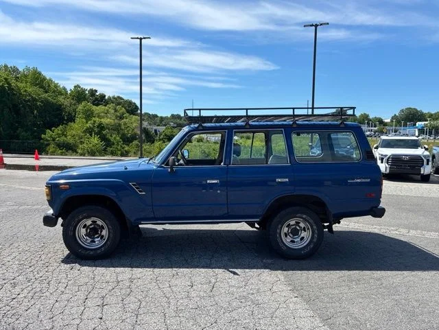 Used 1987 White Toyota Base image 4