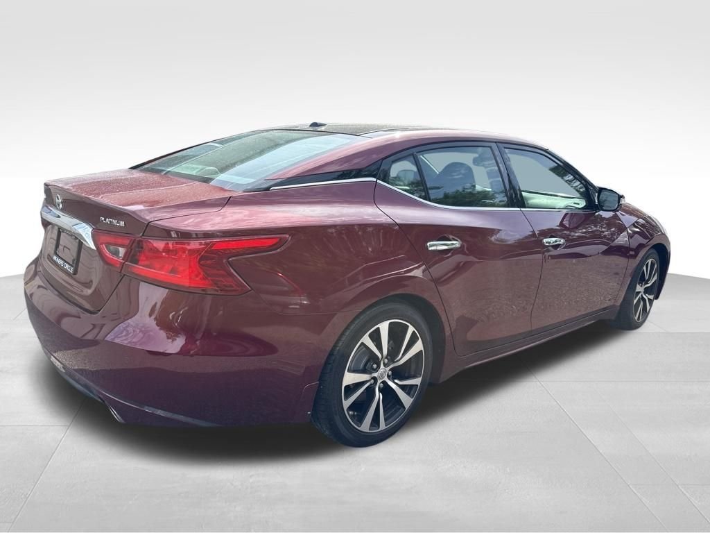 Used 2017 Red Nissan Platinum image 9