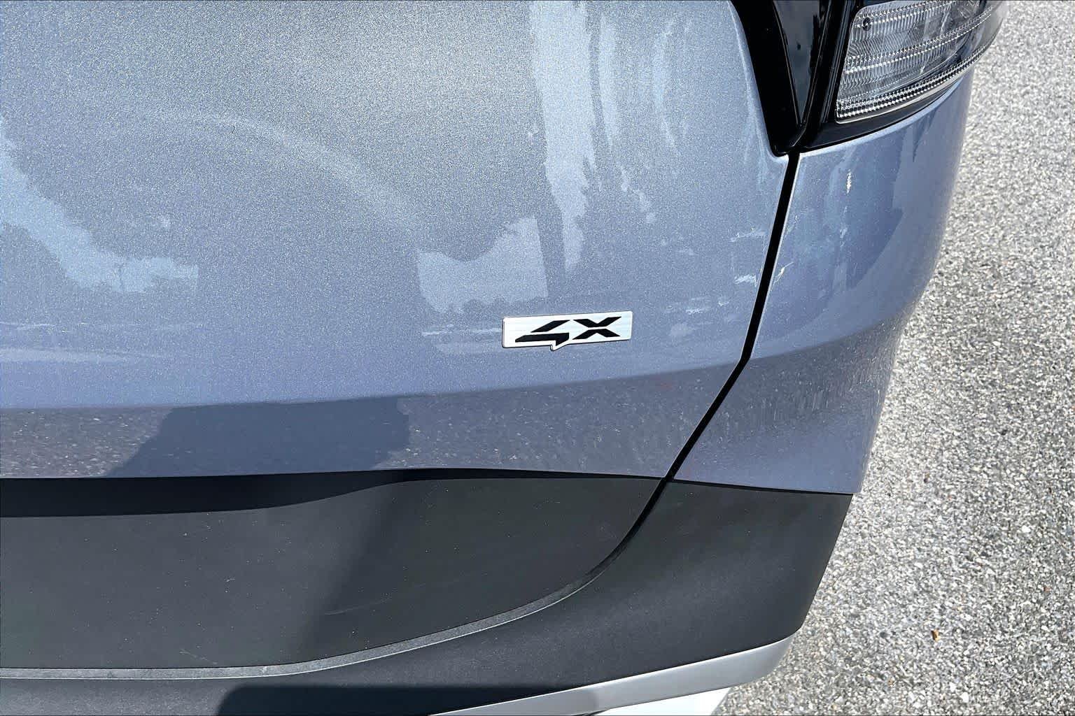 Used 2025 Everlasting Silver Kia LX image 10