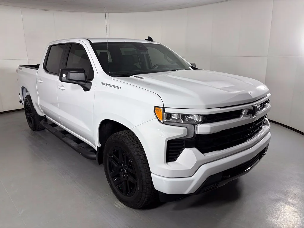 New 2026 Summit White Chevrolet RST image 2