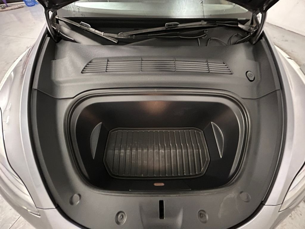 Used 2025  Tesla Long Range image 21