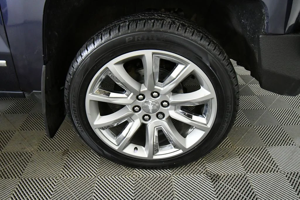 Used 2018 Blue Chevrolet LTZ image 17