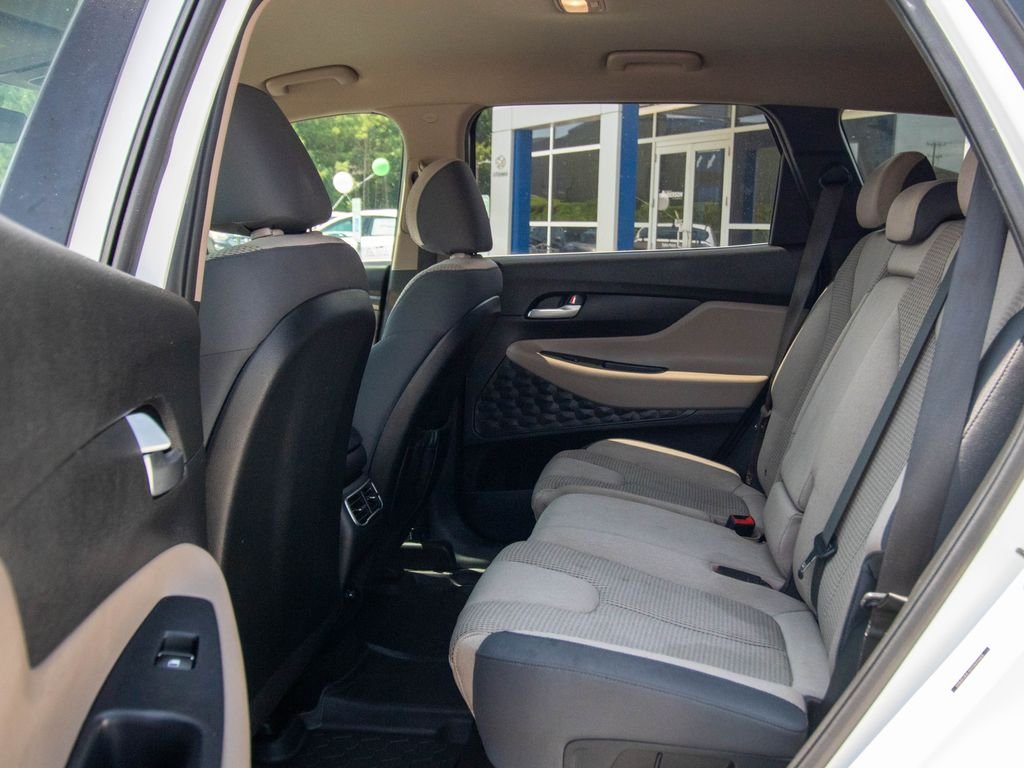 Used 2023 White Hyundai SE image 9