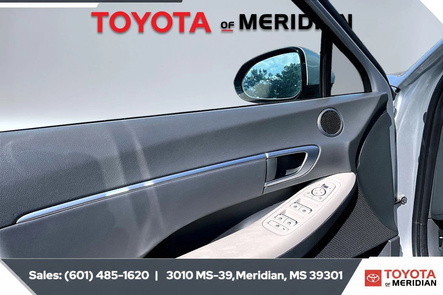 Used 2025 Aero Silver Hyundai SEL image 17