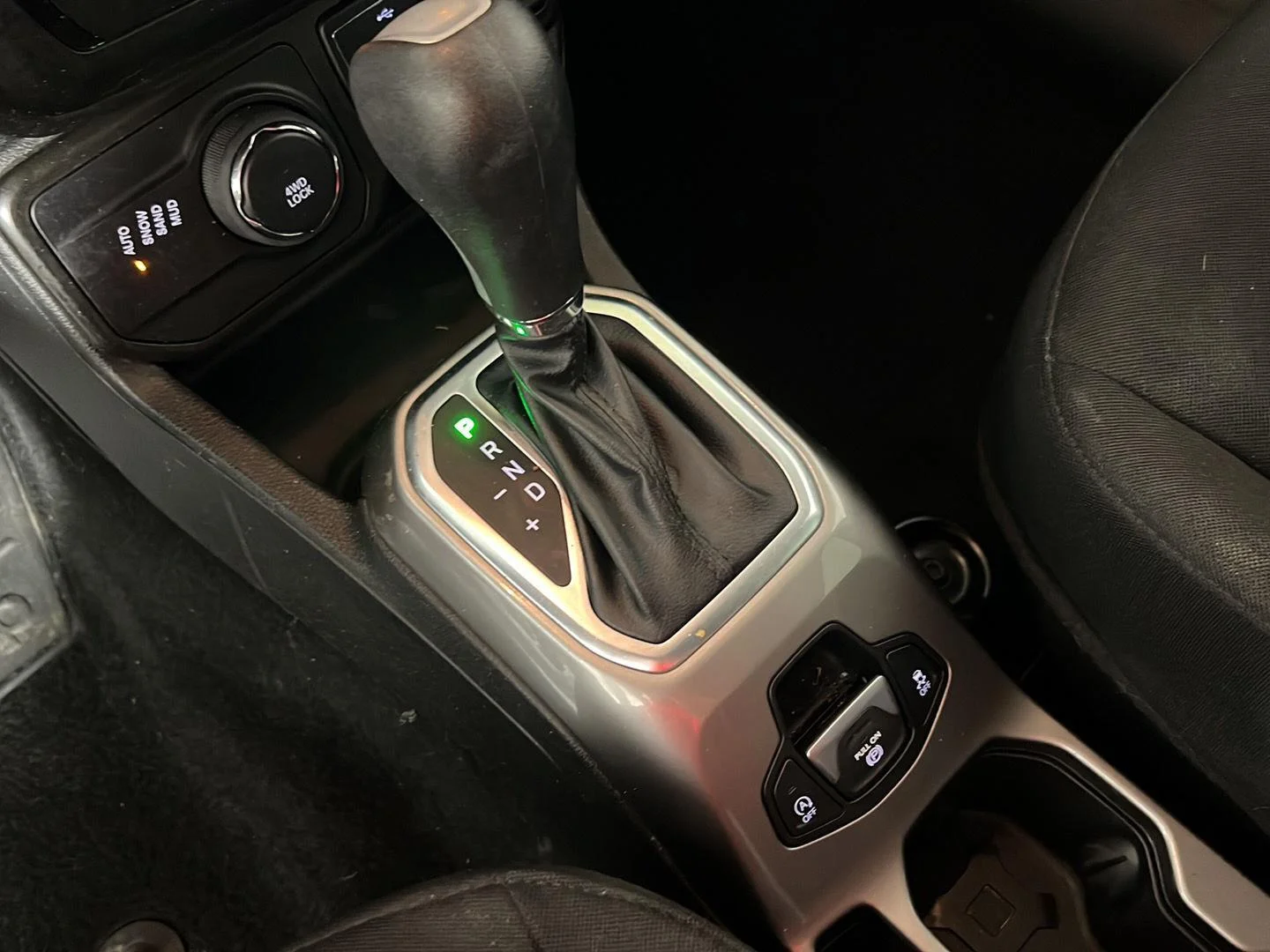 Used 2022 Graphite Gray Jeep Latitude image 22