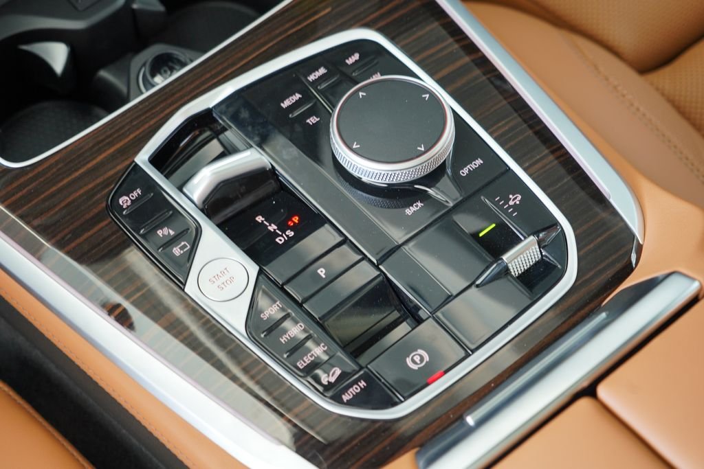 New 2026 Blue Ridge Mountain Metallic BMW xDrive50e image 18