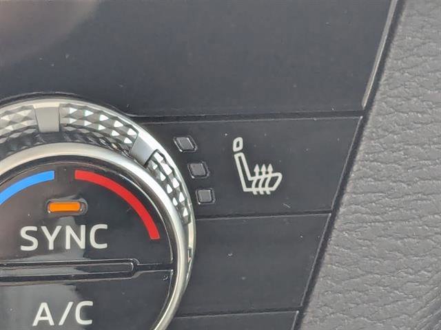 Used 2025 White Diamond Mitsubishi SE image 42