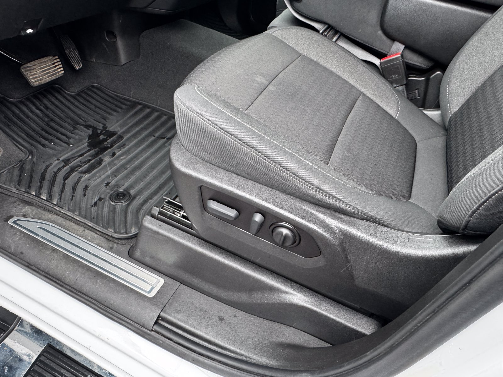 Used 2021 Summit White Chevrolet LT image 15