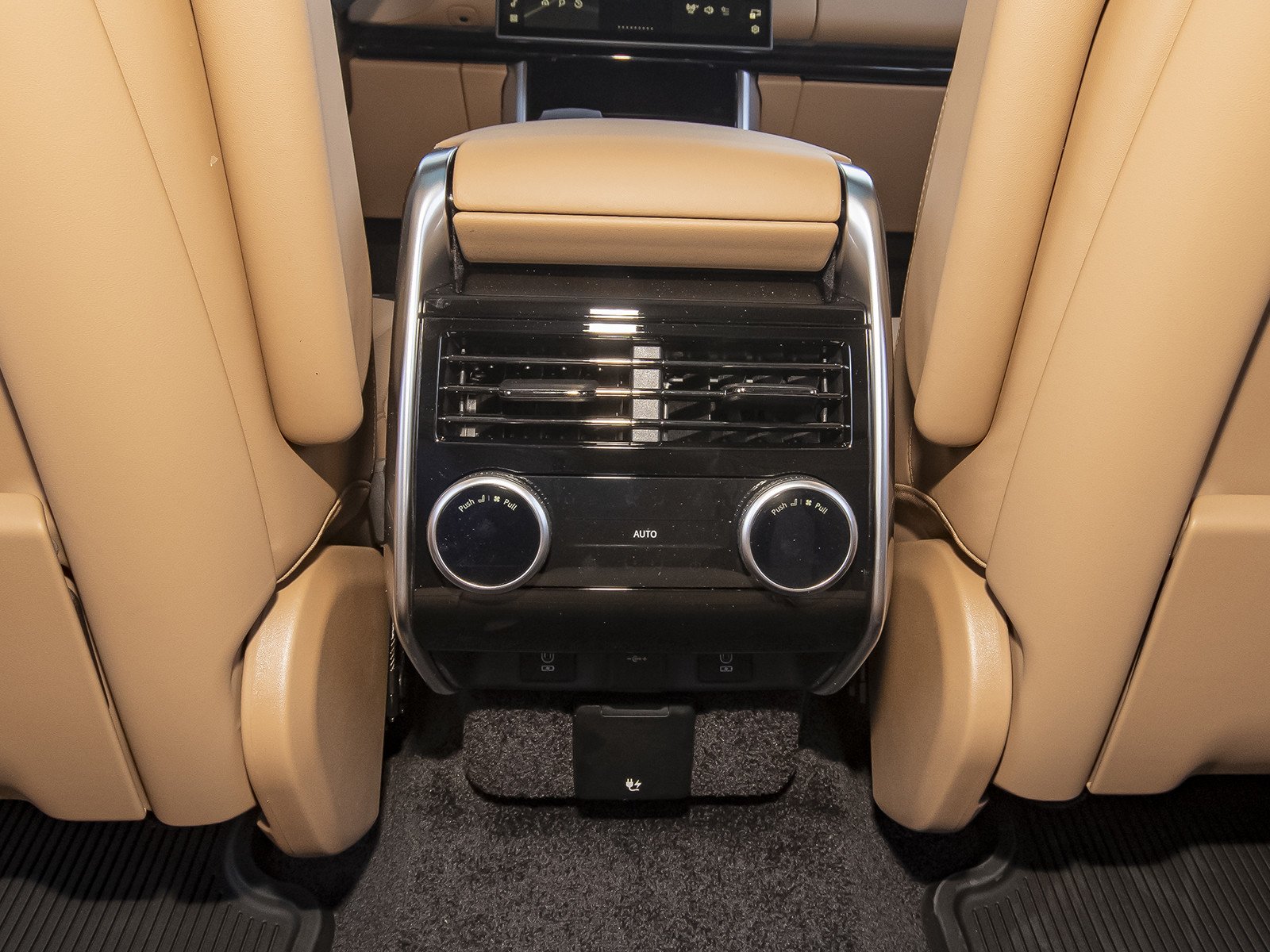 New 2026 Santorini Black Land Rover SE image 49