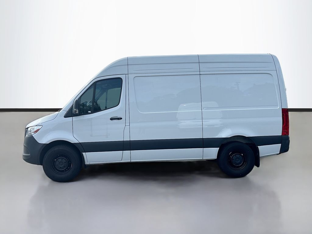 Used 2024  Mercedes-Benz Cargo 144 WB image 6