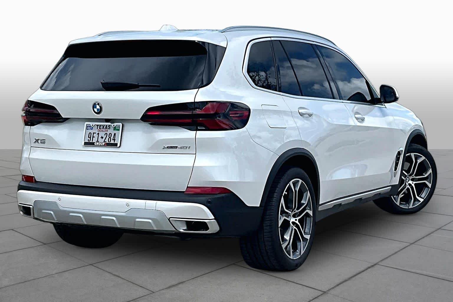 Used 2026 Mineral White Metallic BMW xDrive40i image 24
