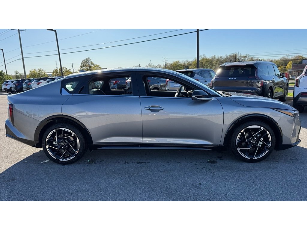 2025 Kia K4 GT-Line photo 2