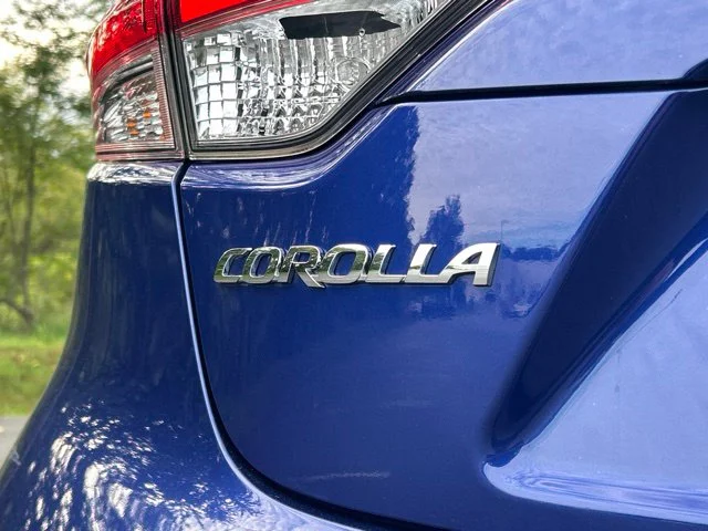 Used 2021 Blue Toyota SE image 11