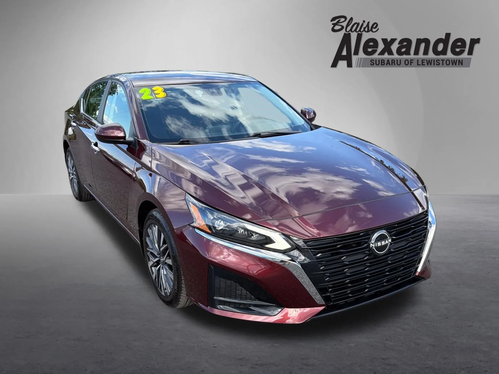 Used 2023 Garnet Pearl Metallic Nissan 2.5 SV image 1