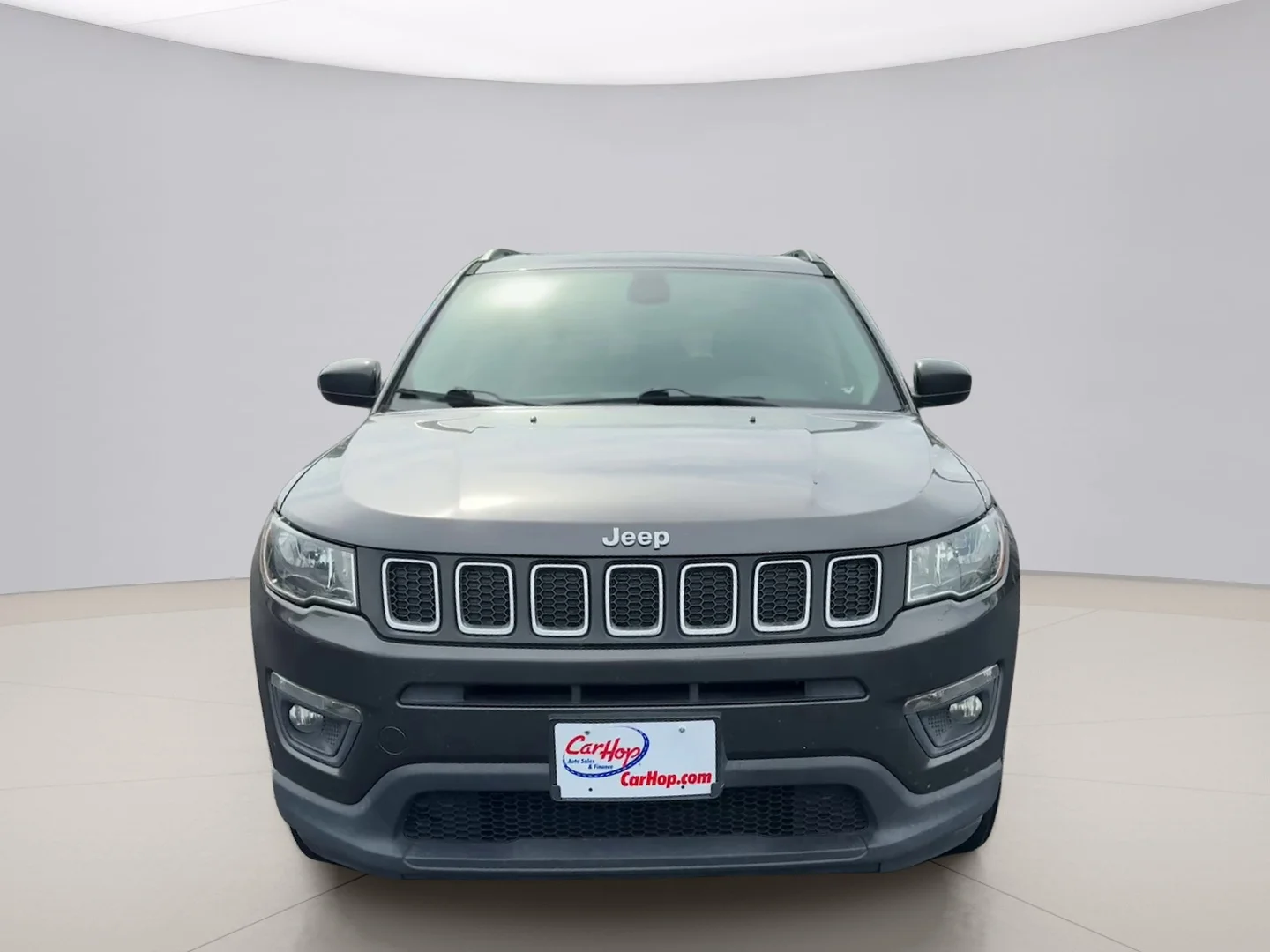 Used 2018 Gray Jeep LATITUDE image 8