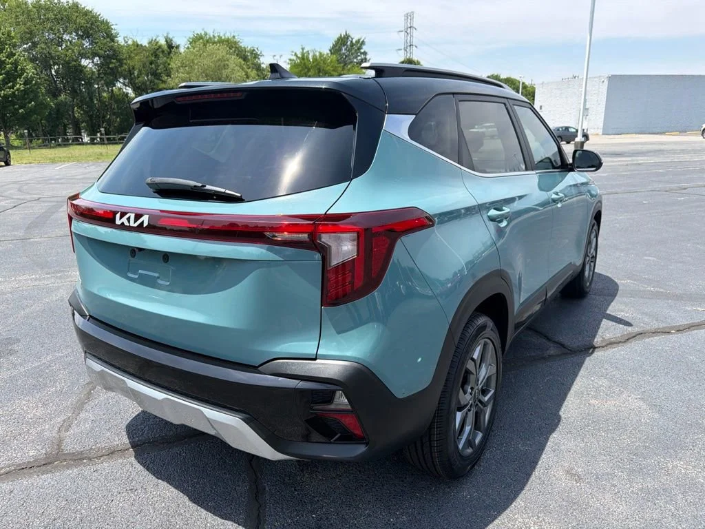 Used 2024 Green Kia S image 7