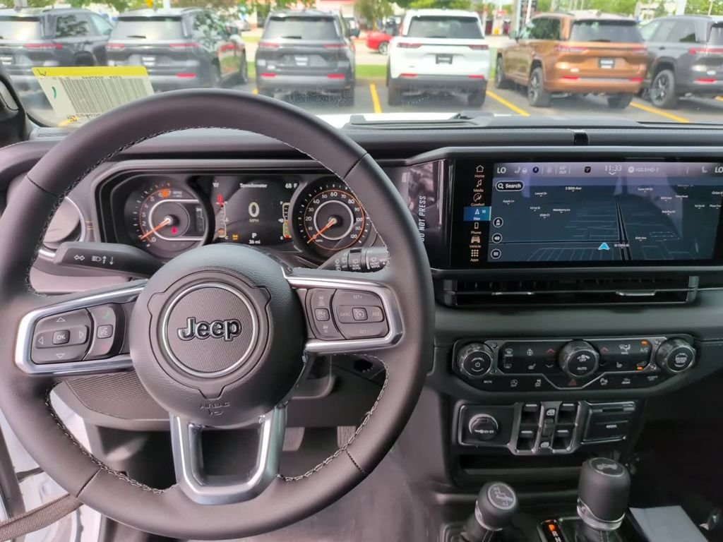 New 2026 Bright White Clear-Coat Exterior Paint Jeep Sahara image 30