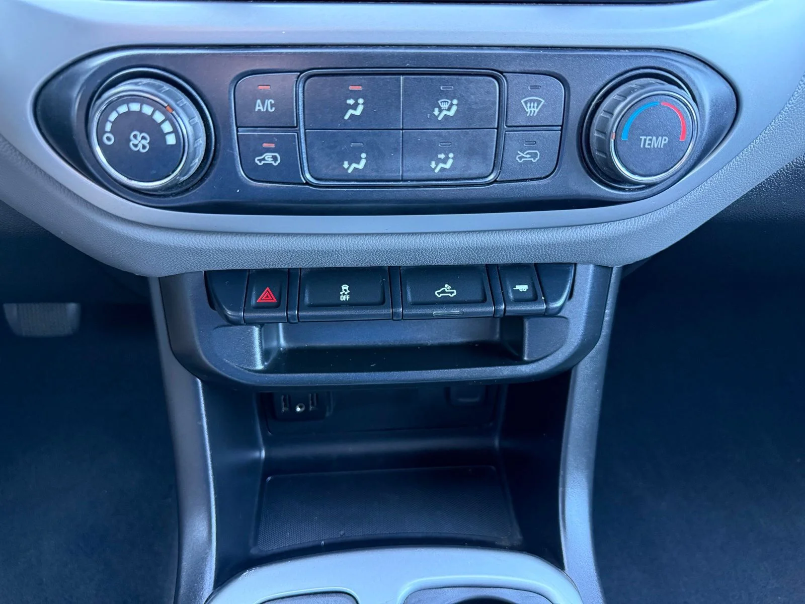 Used 2020 White Chevrolet LT image 21