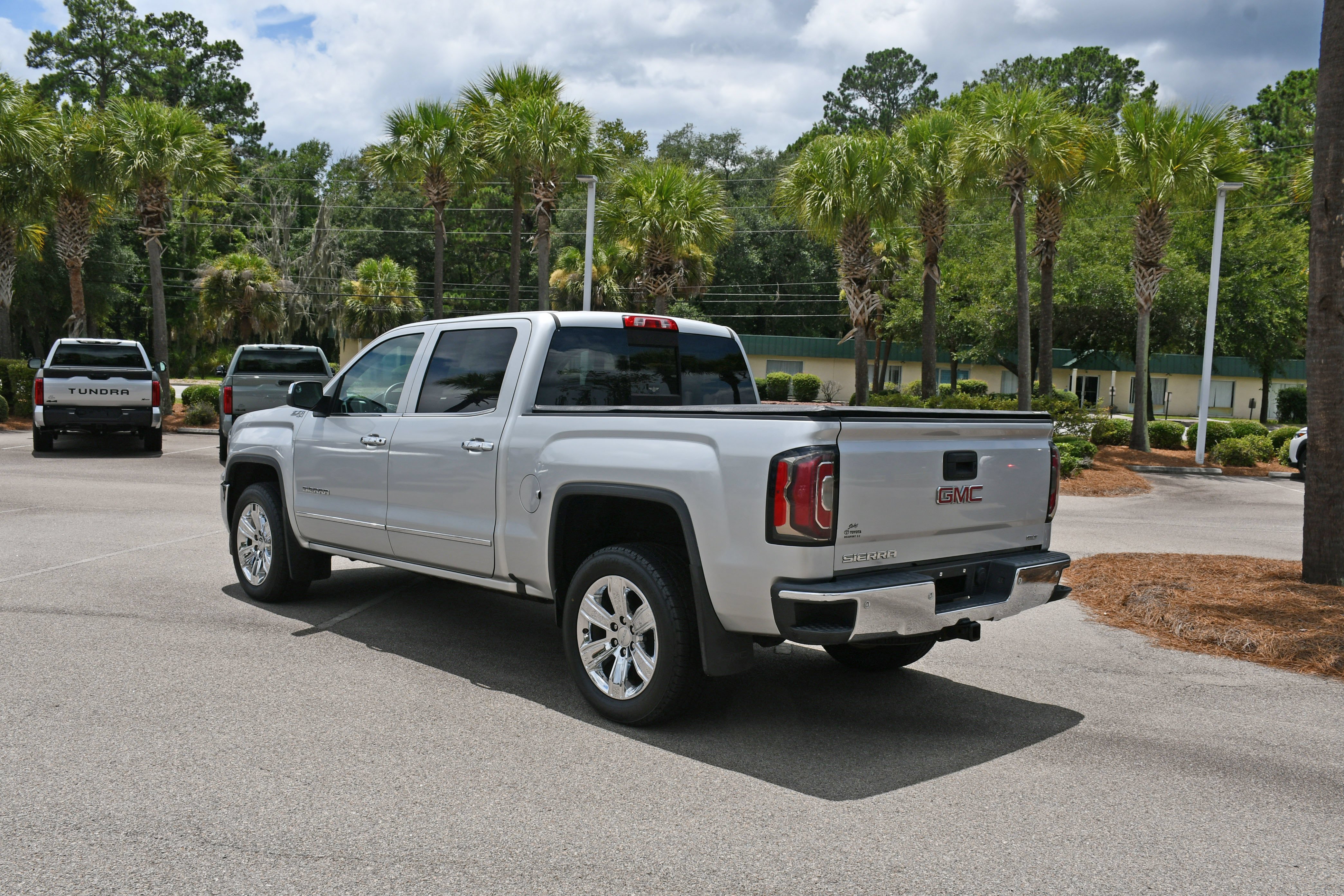 Used 2017 Silver GMC SLT image 4