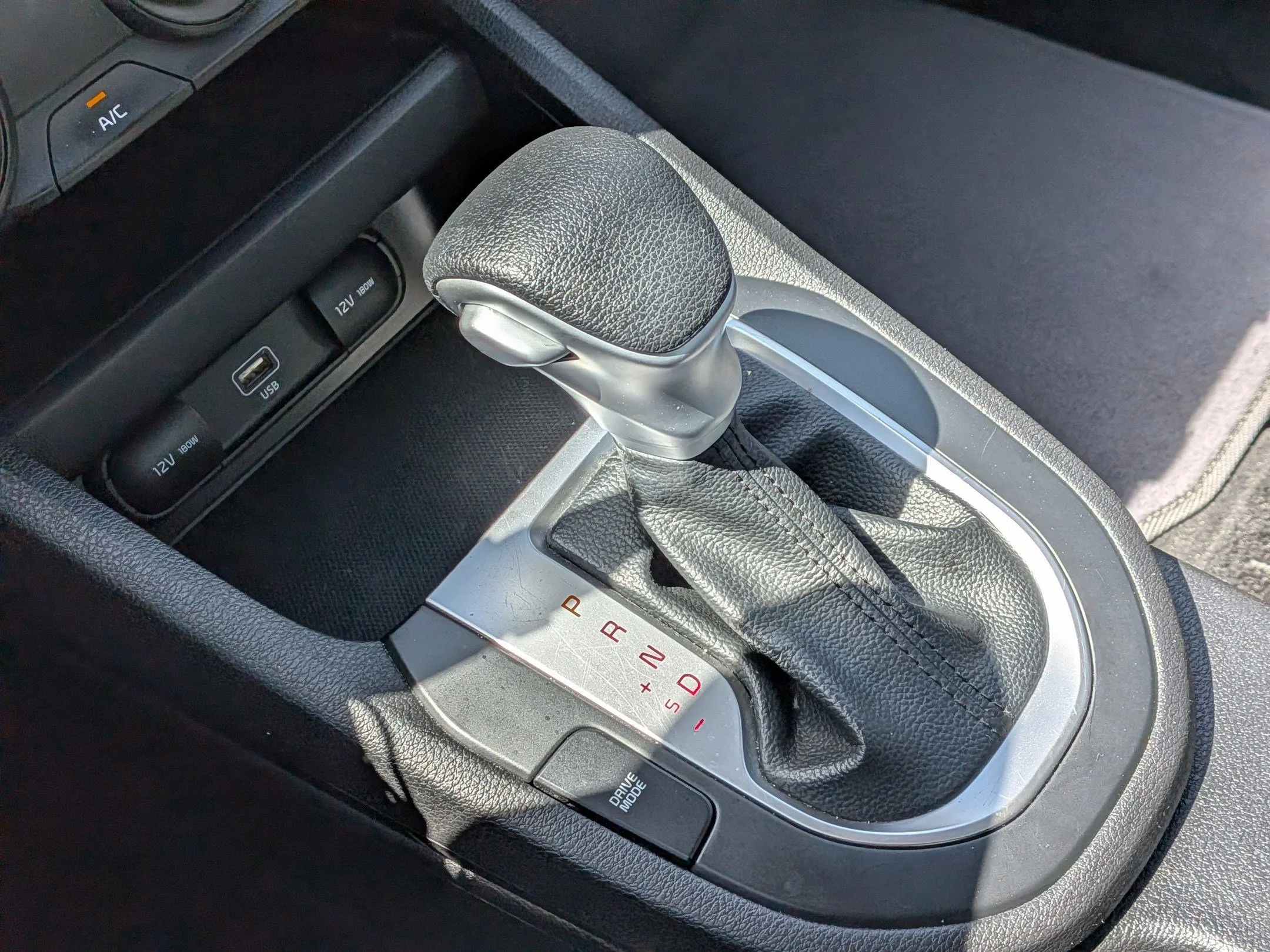 Used 2023 Snow White Pearl Kia LXS image 22
