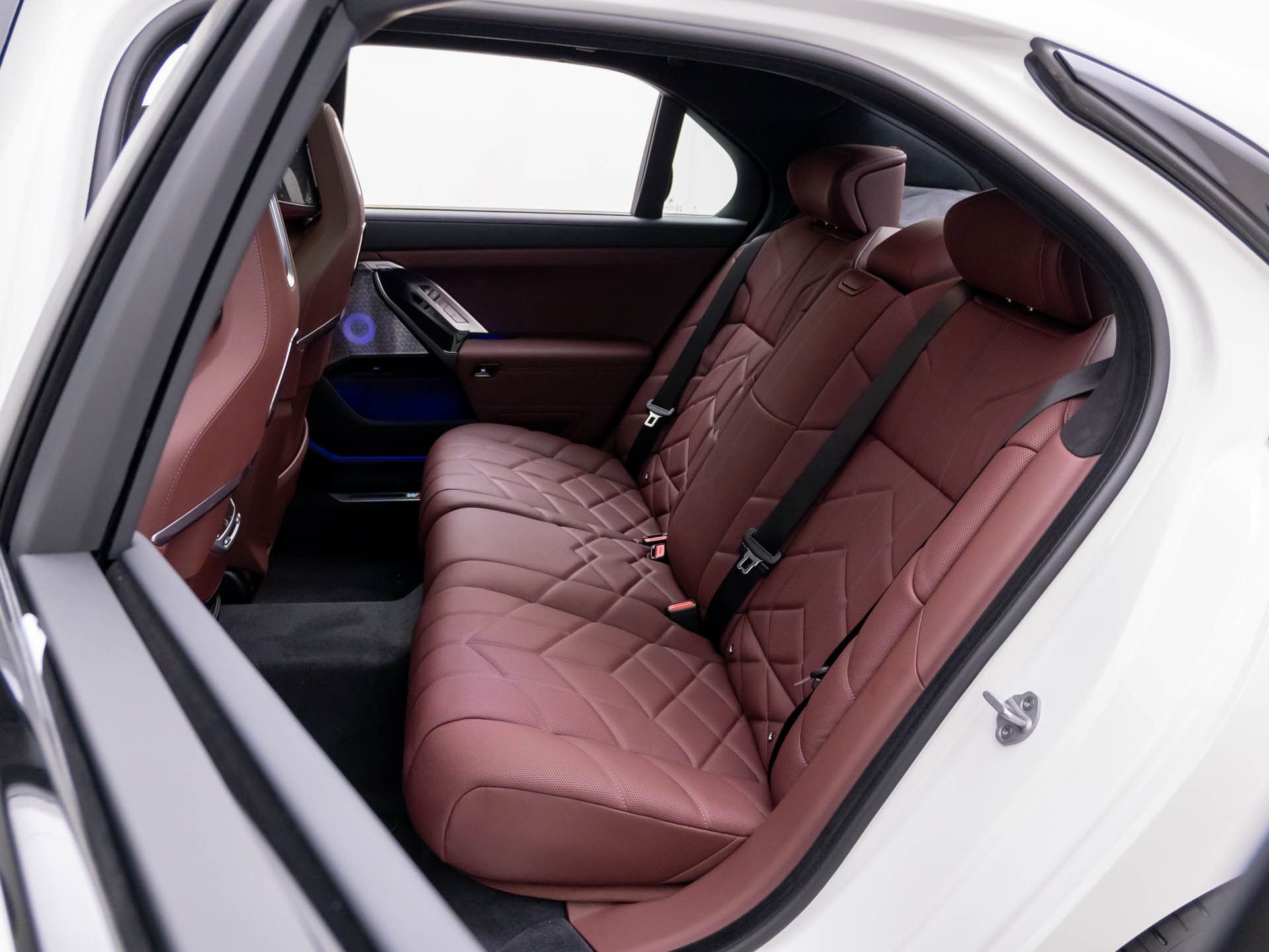 New 2026 Alpine White BMW 760i xDrive image 16