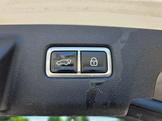 Used 2021 White Pearl Kia SX image 11