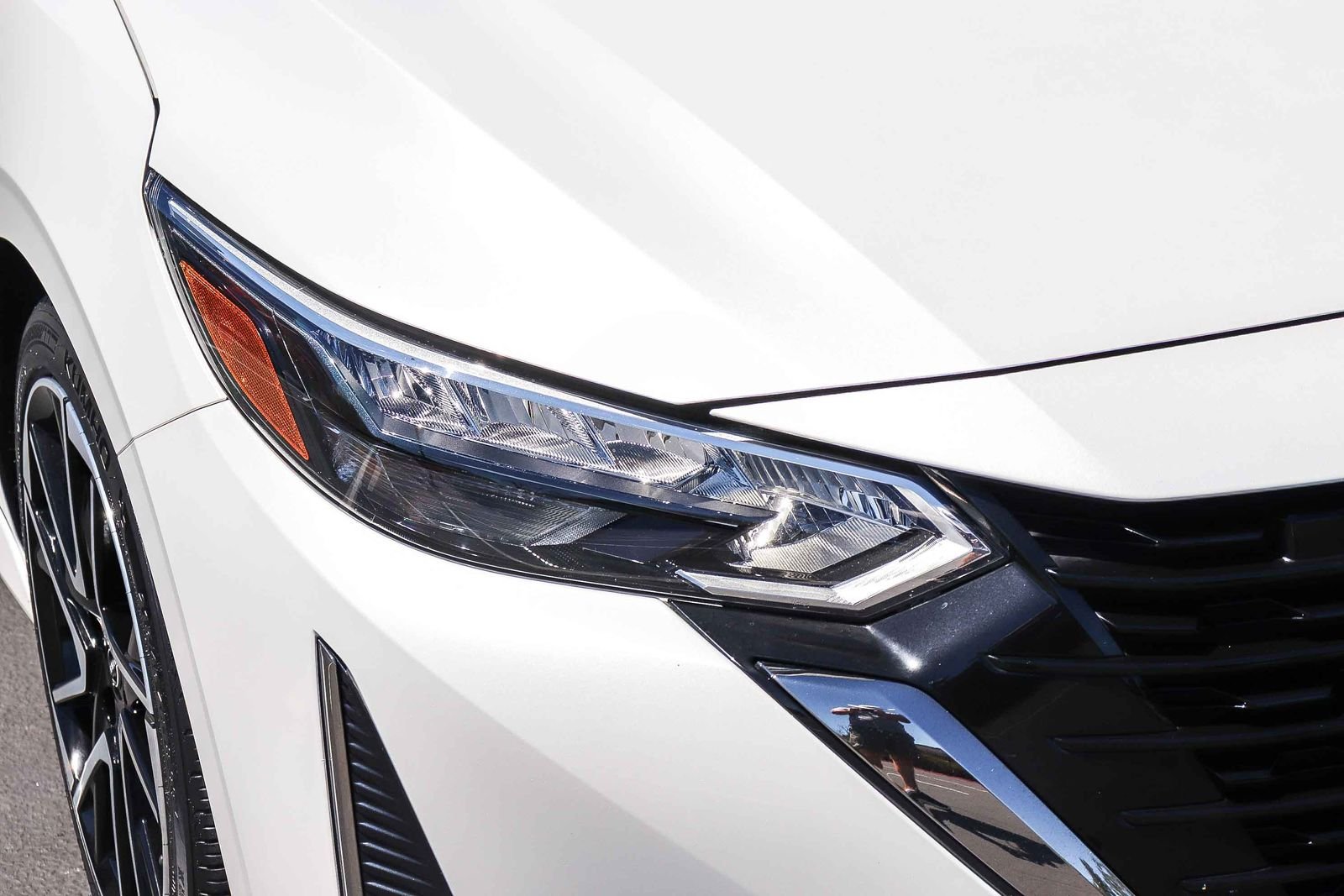 Used 2024 White Nissan SR image 12