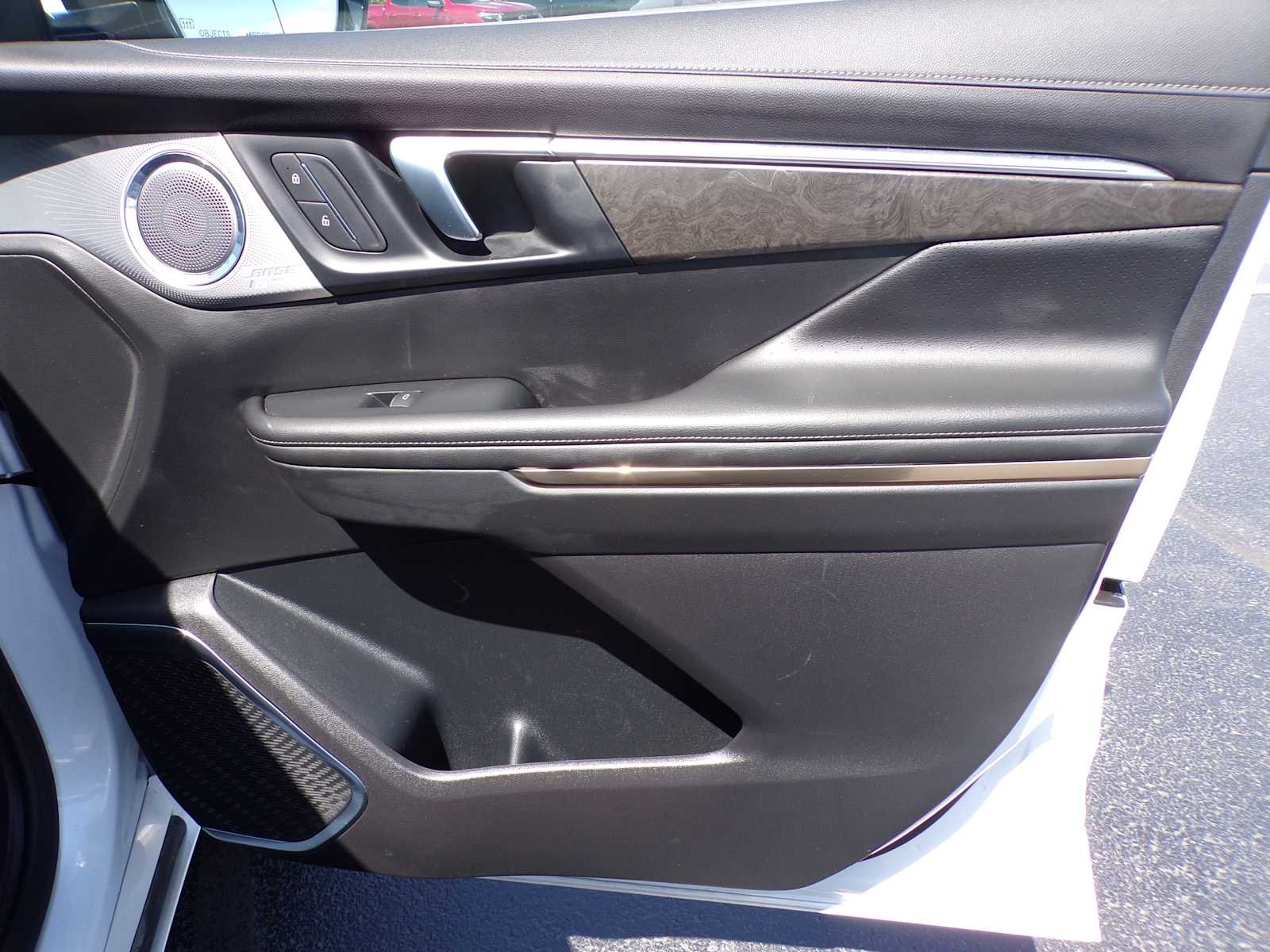 Used 2025 White Frost Tricoat Buick Avenir image 18