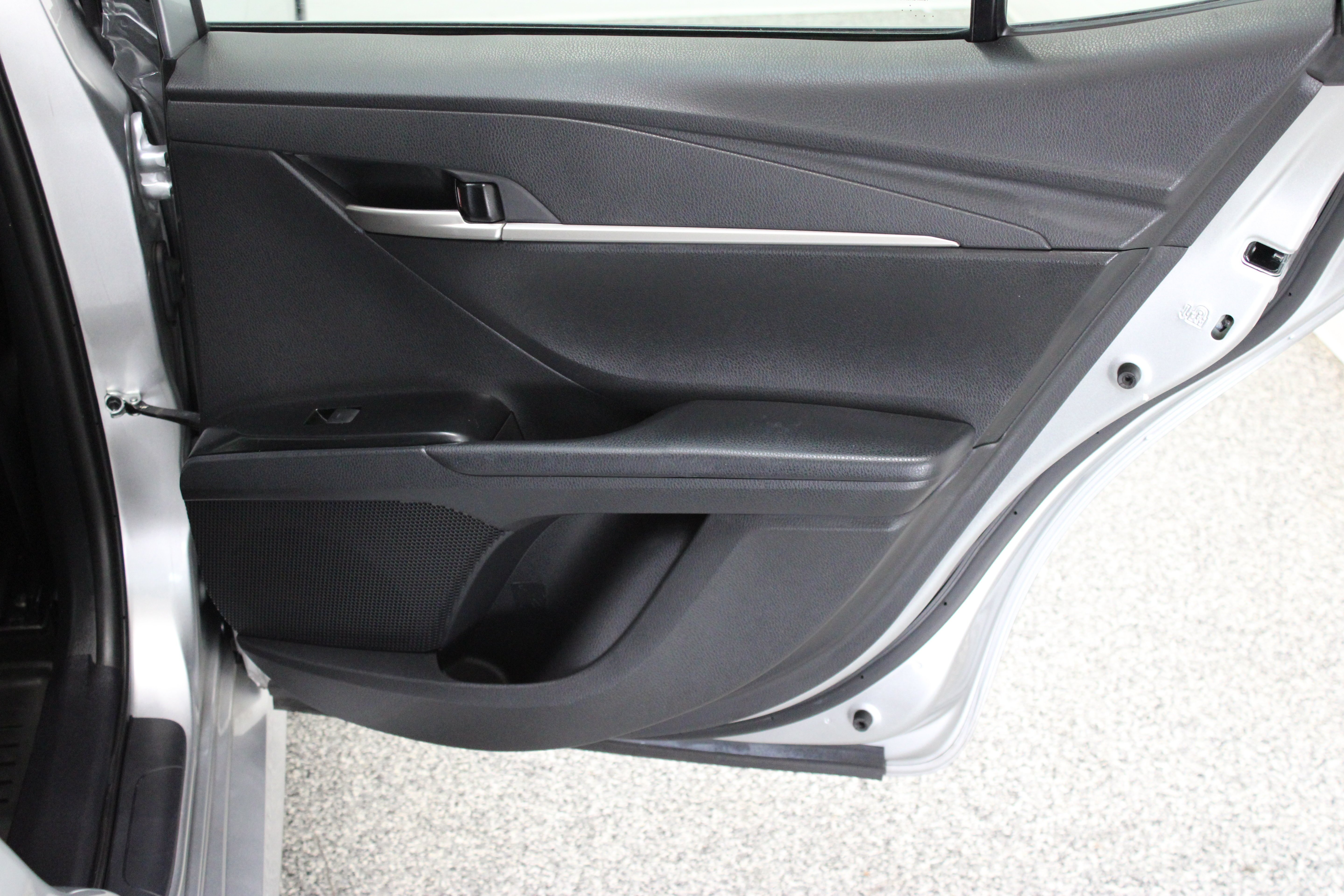 Used 2025 Silver Toyota LE 2.5L/Electric image 32