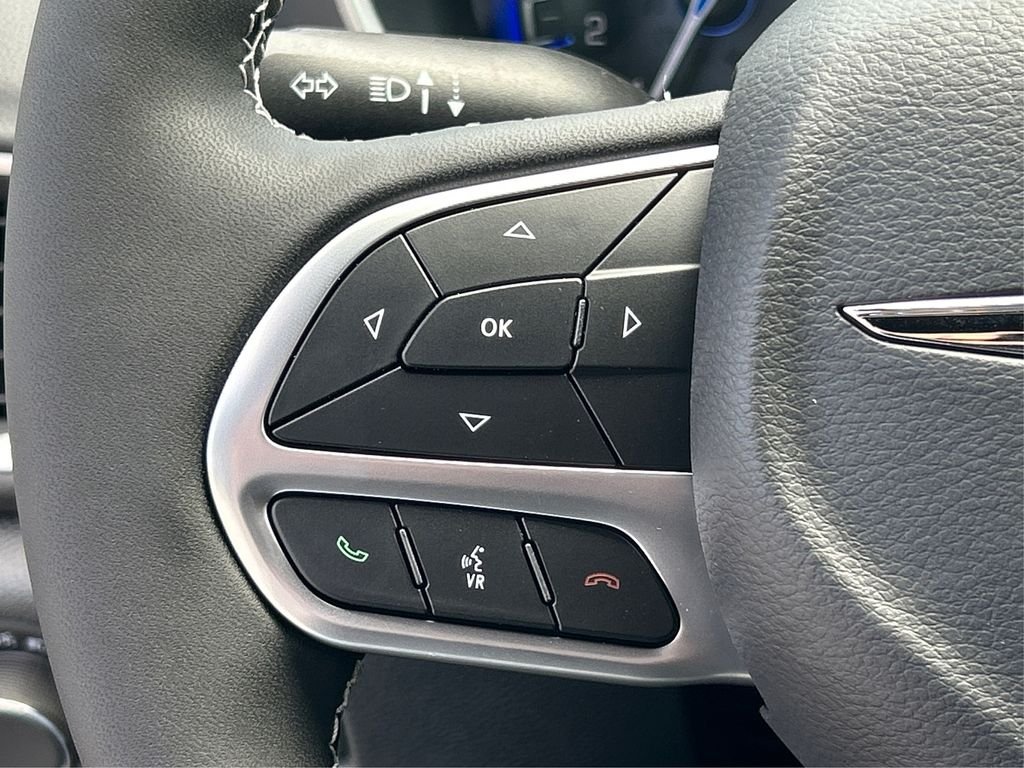 2025 Chrysler Voyager LX - Photo 33