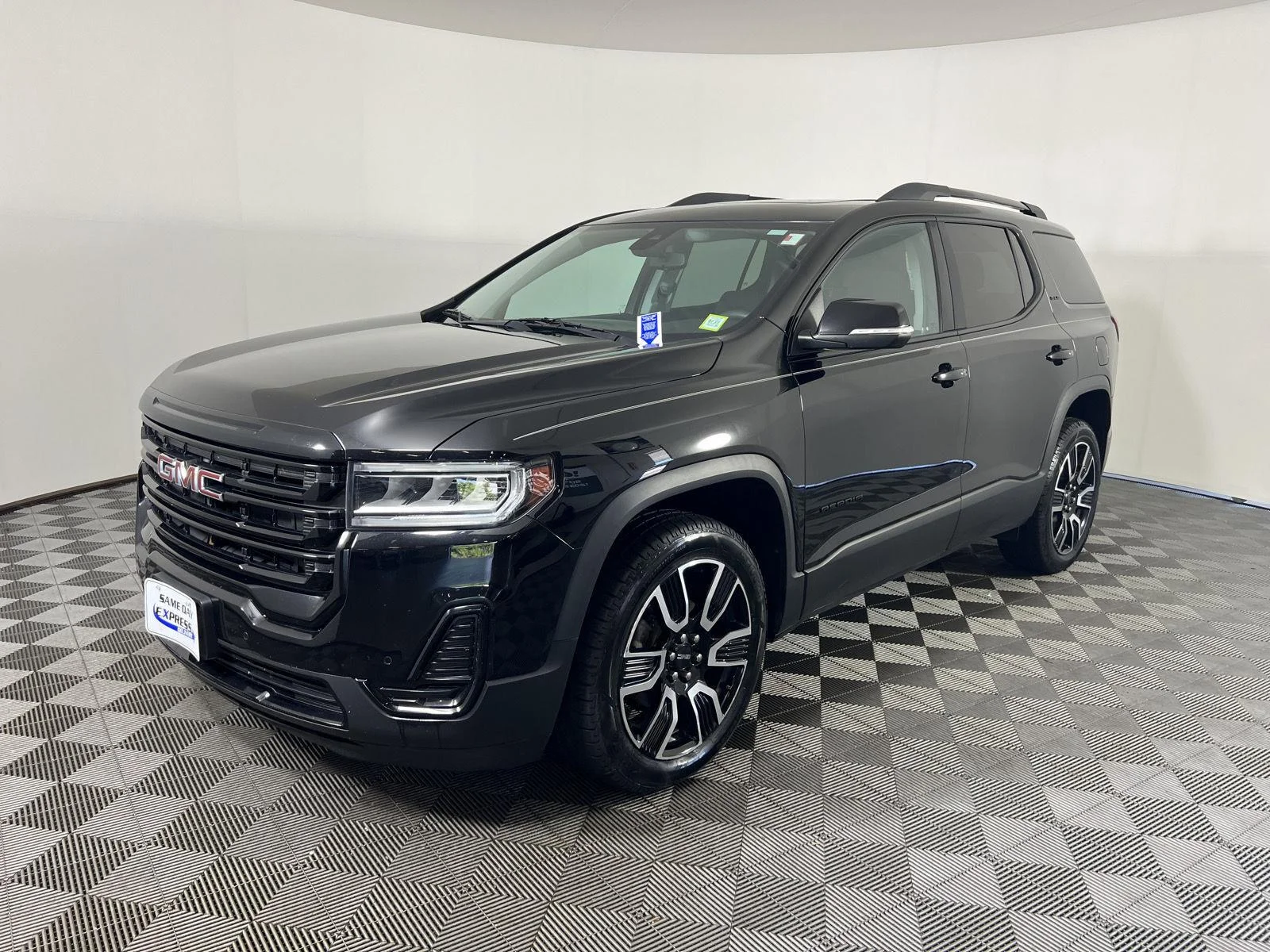 Used 2021 EBONY TWILIGHT METALLIC GMC SLE image 32