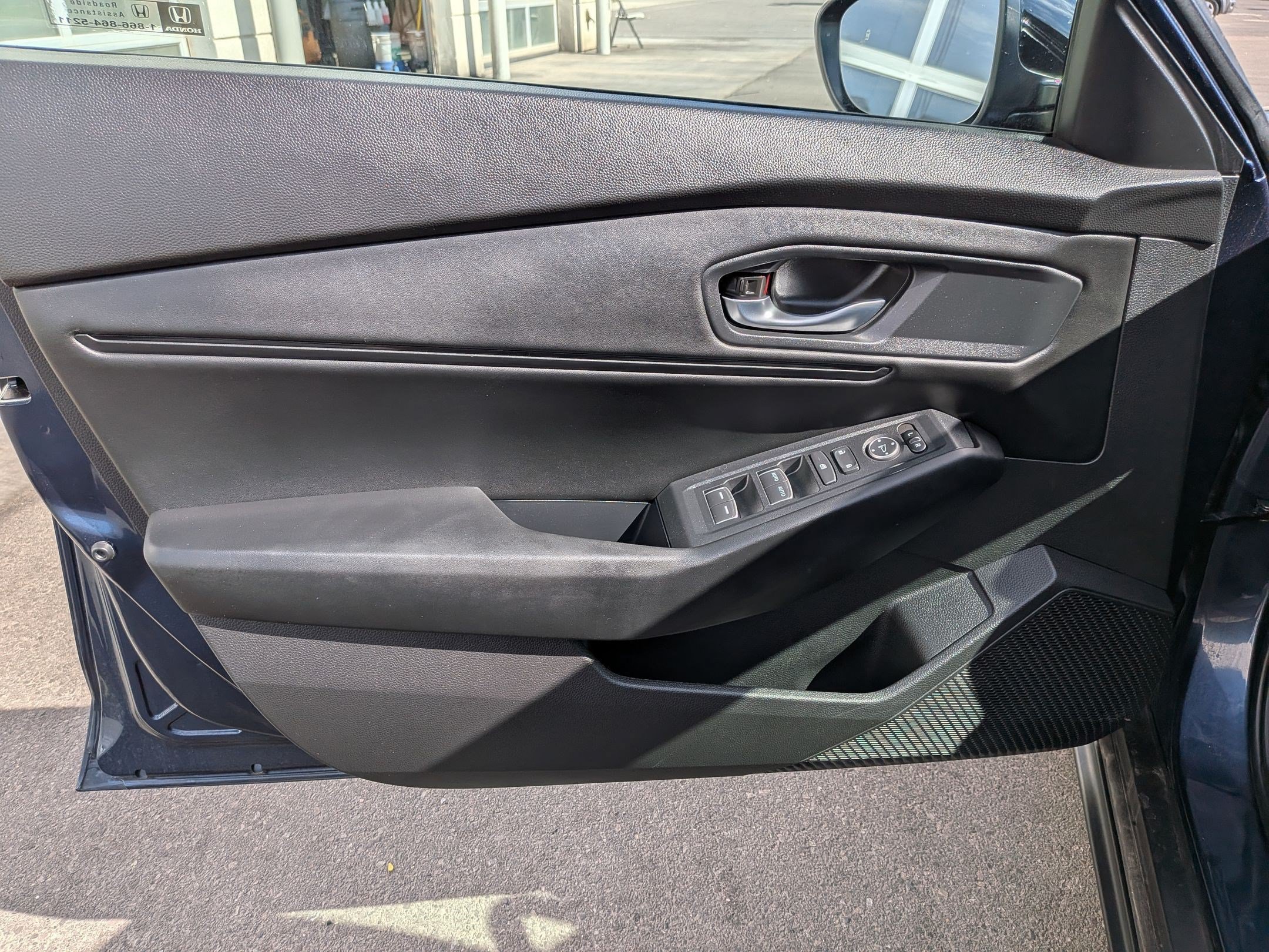 Used 2025 Blue Honda SE image 13