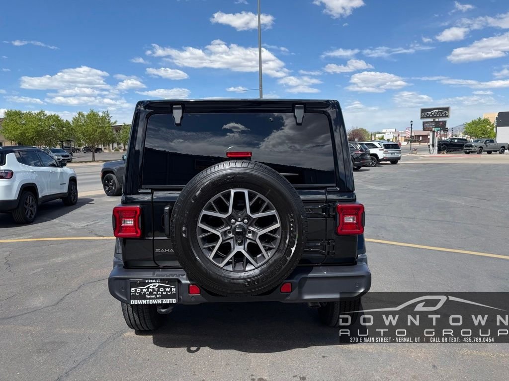 New 2026 Black Clear-Coat Exterior Paint Jeep Sahara image 4