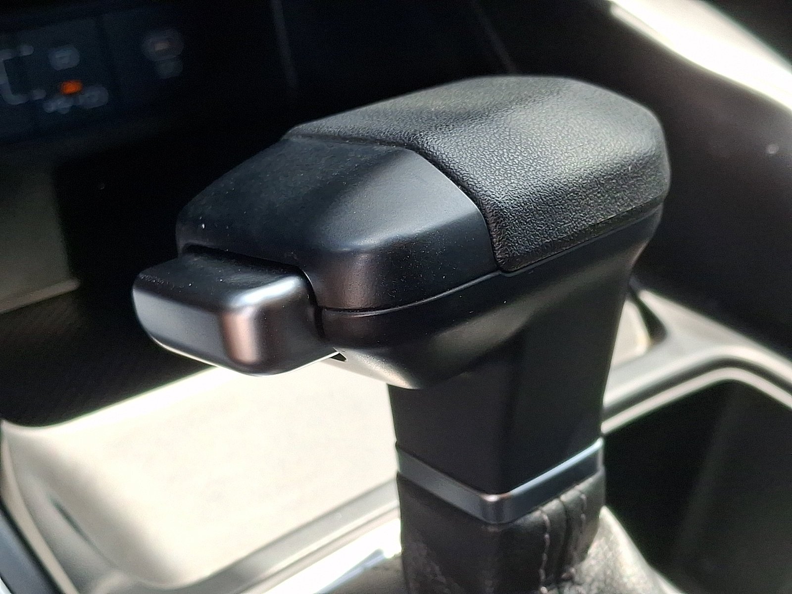 Used 2024 Dawning Red Kia LX image 13