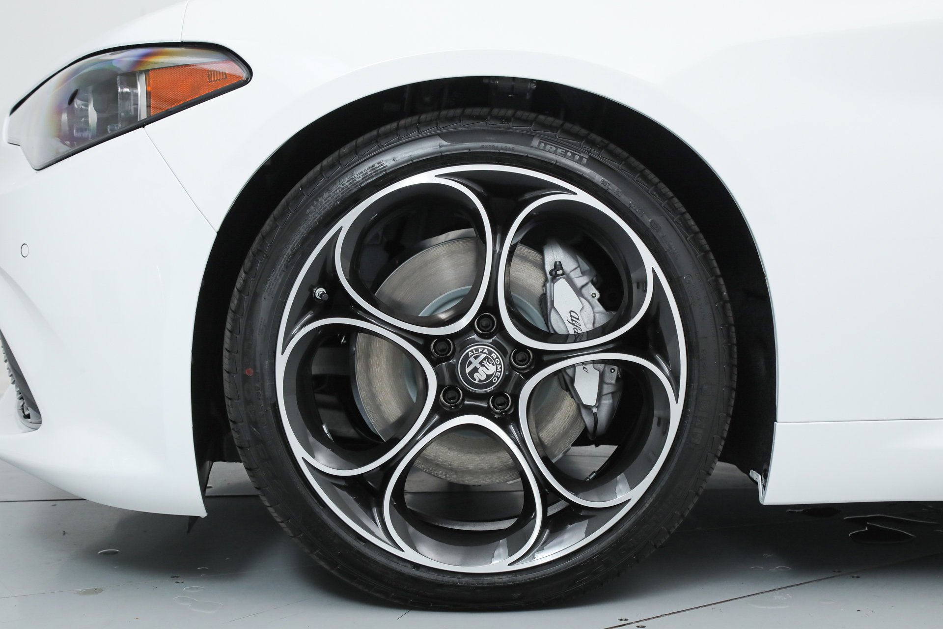 2025 Alfa Romeo Giulia Base - Photo 11