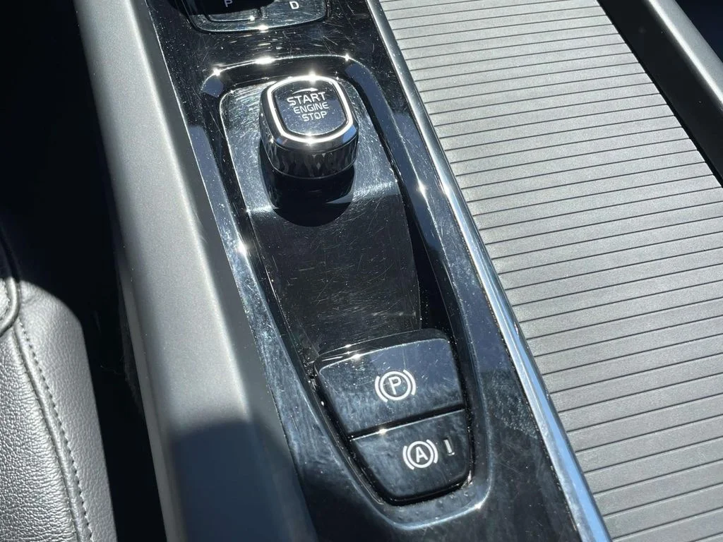 Used 2024 Crystal White Metallic Volvo Core Dark Theme image 20