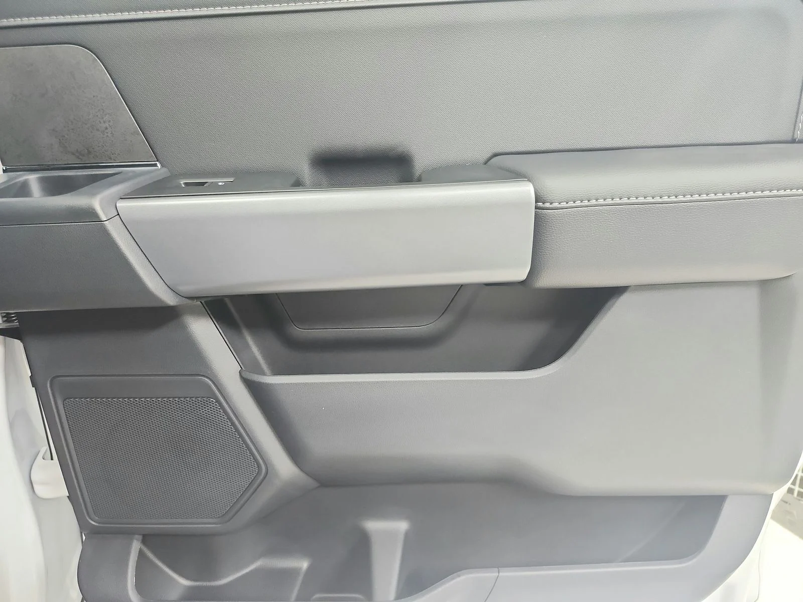 New 2026 Oxford White Ford XLT image 48