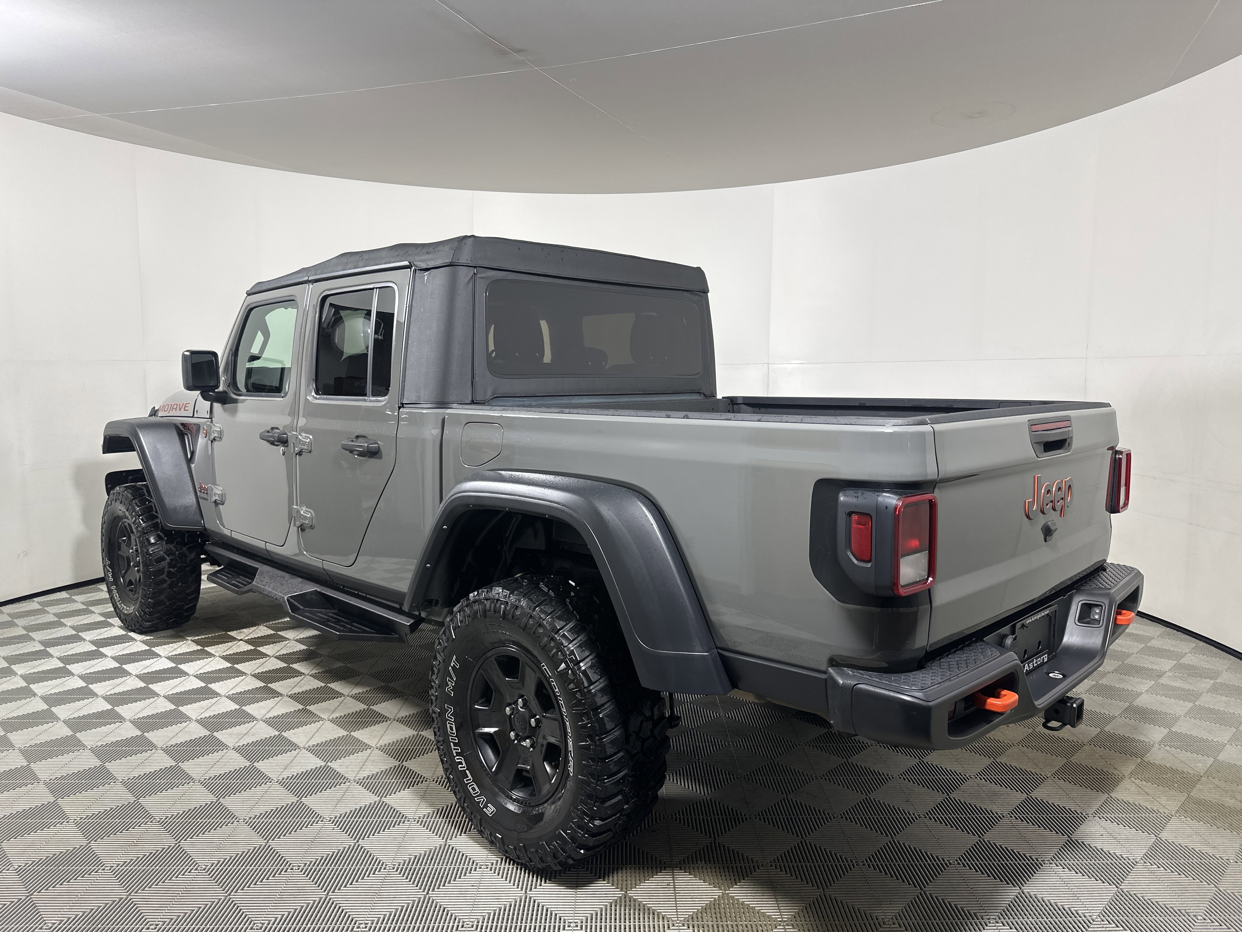 Used 2022 Sting-Gray Clearcoat Jeep Mojave image 5
